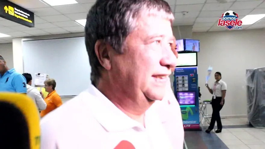 Una llegada a Panamá con mucho silencio del Bolillo Gómez