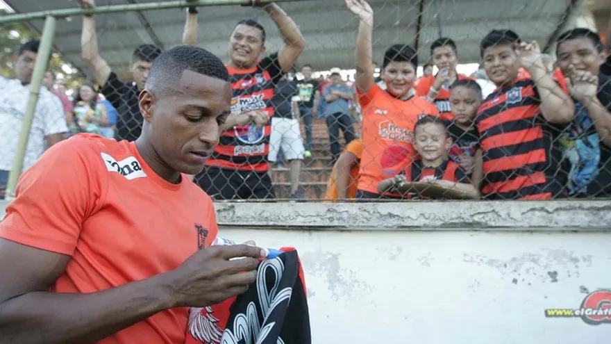 Nicolás Muñoz: “Me voy del Águila, pero que me paguen”