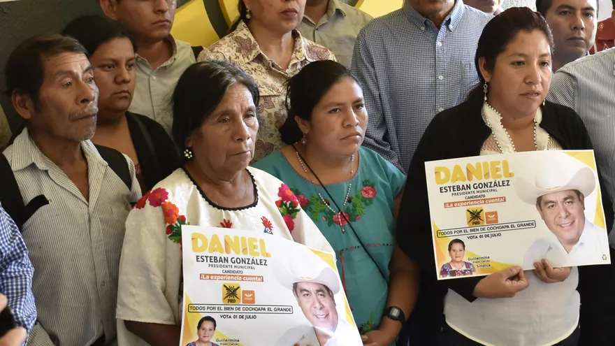 Familiares y militantes del partido del alcalde electo Daniel Esteban González, desaparecido el sábado pasado, denuncian el hecho ayer, domingo 9 de septiembre de 2018, en la ciudad de Chilpancingo, en el estado de Guerrero
