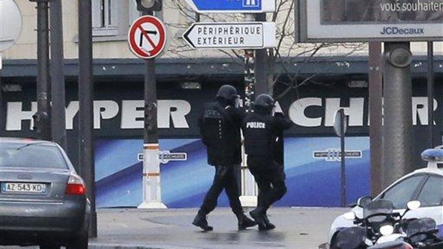 Reportan la muerte de sospechosos de atentado en Francia