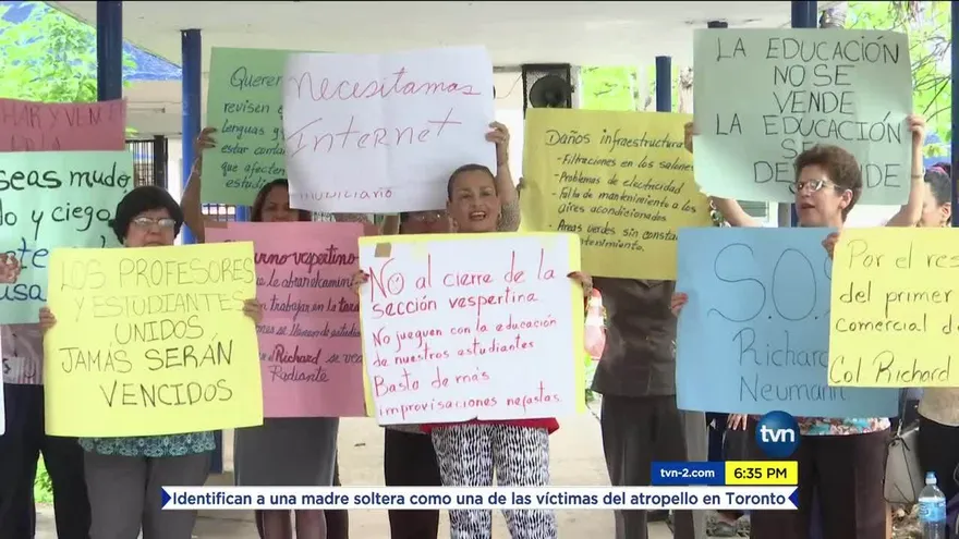 Protesta en el colegio Richard Neumann