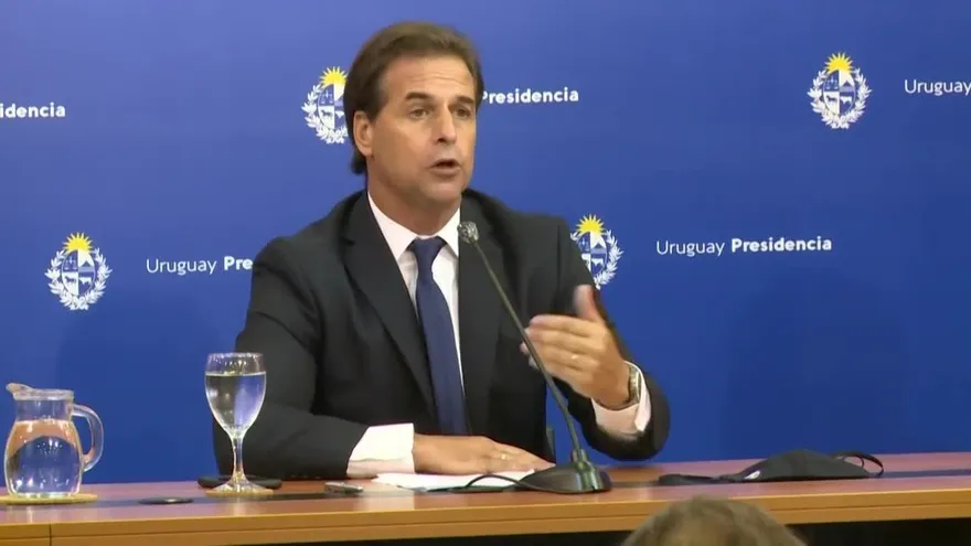 Gobierno uruguayo extiende medidas para "blindar abril" en peor momento de la pandemia