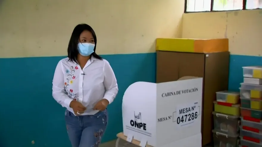 Fujimori aventaja a Castillo en balotaje en Perú, a falta del conteo del voto rural