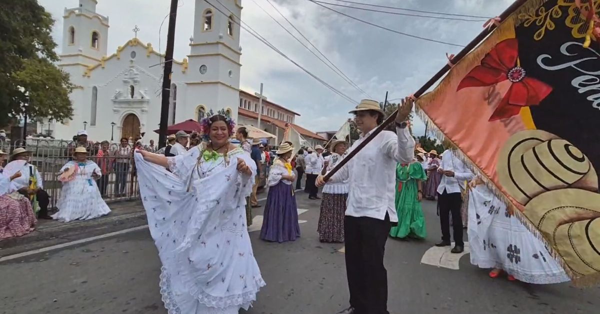 Celebran el primer Paseo de Usanzas Penonomeñas con Castalia Pascual de abanderada