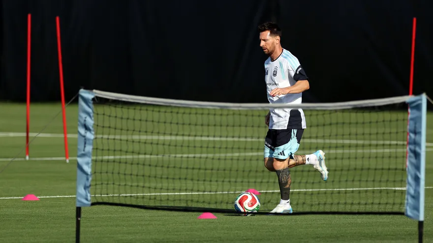 Lionel Messi entrenando con la selección de Argentina