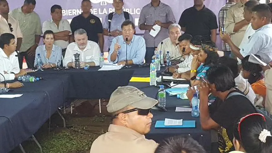 Presidnete Varela se reúne con indígenas en Barro Blanco.