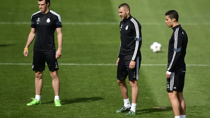Gareth Bale (i), Karim Benzema (c) y Cristiano Ronaldo (d)