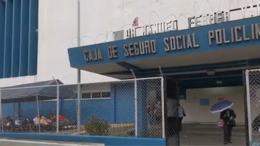 Asegurados esperan ser atendidos pese al anuncio de paro