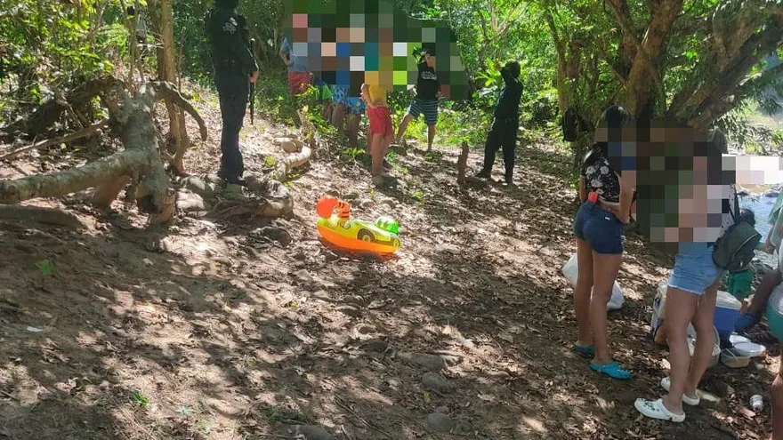 Personas violando cuarentena.