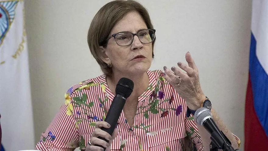La presidenta del partido Ciudadanos por la Libertad (CxL) Kitty Monterrey habla durante un conversatorio para periodistas y presentar una propuesta de reforma electoral, este jueves en Managua (Nicaragua