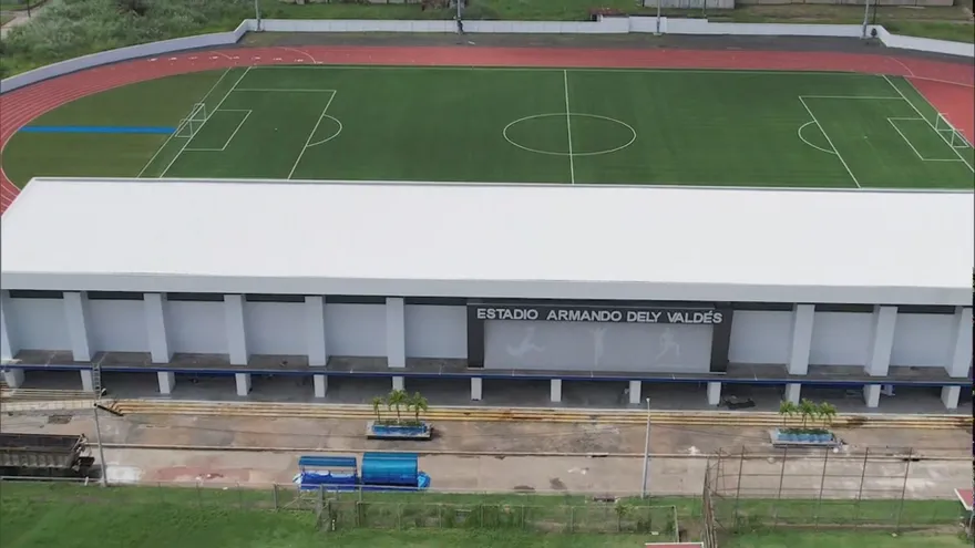 Mulino inaugura la remodelación del estadio Armando Dely Valdés en Colón