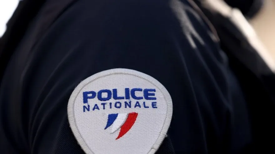 Un miembro de la Policía de Francia