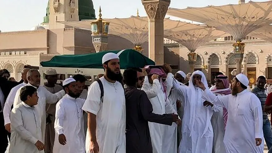 Túnez cierra la era Ben Ali, que fue enterrado en Arabia Saudita