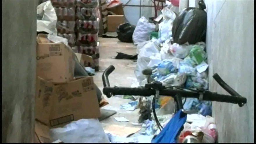 Se decomisaron galletas, frutas y golosinas.