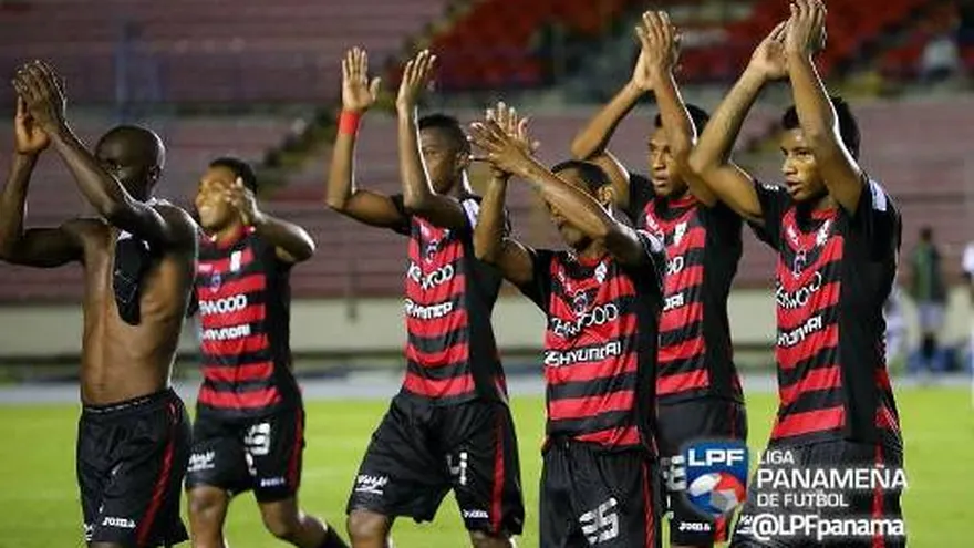 Sporting a un paso de las semifinales. Chorrillo gana