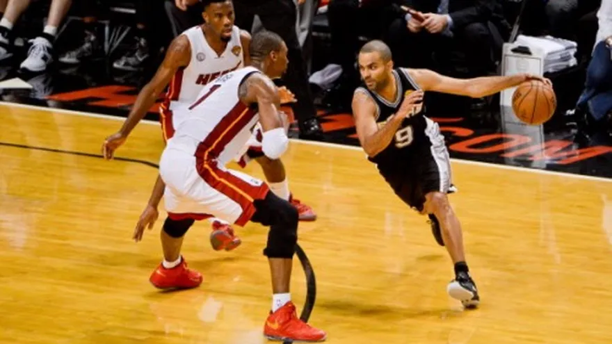 Spurs remontan y se imponen a Miami