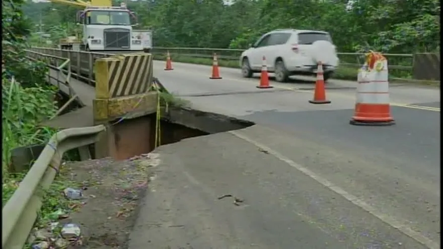 Inician reparación de calle que se hundió en Colón