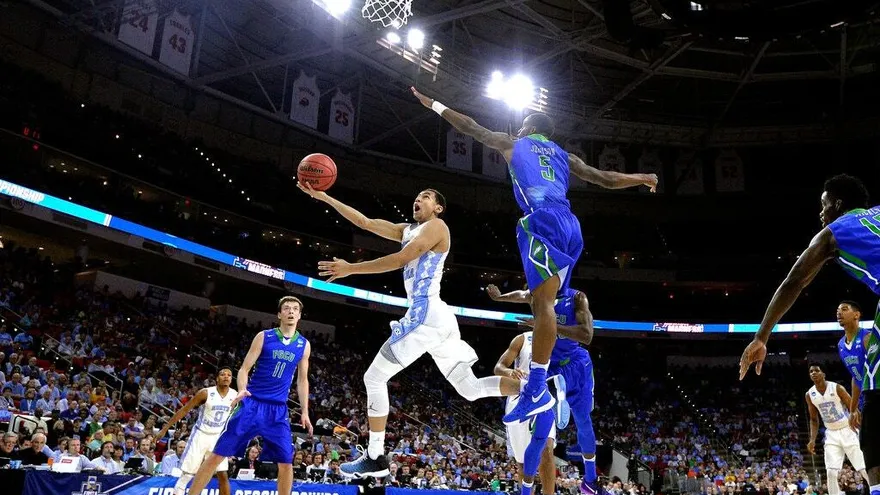 Responsables del deporte universitario de EEUU apoyan permitir pagos a atletas