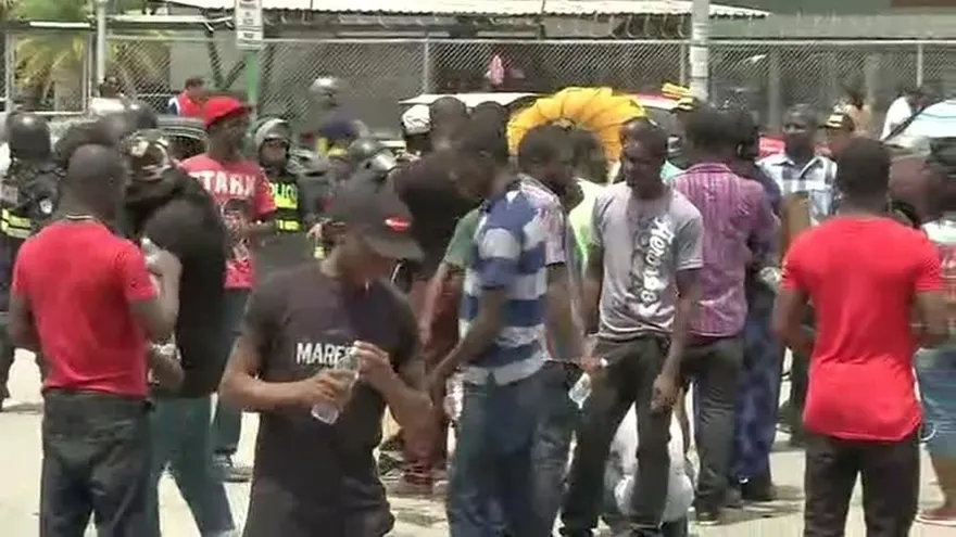 Por día, se traslada un centenar de migrantes a Paso Canoas