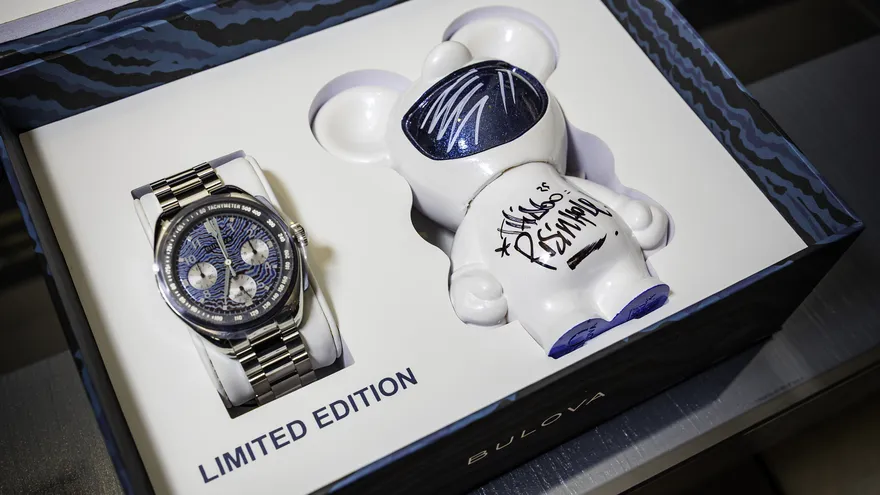 Esta colaboración única fusiona la precisión histórica de BULOVA