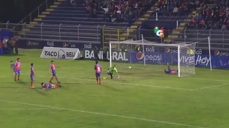Golazo de Blas Pérez en Guatemala