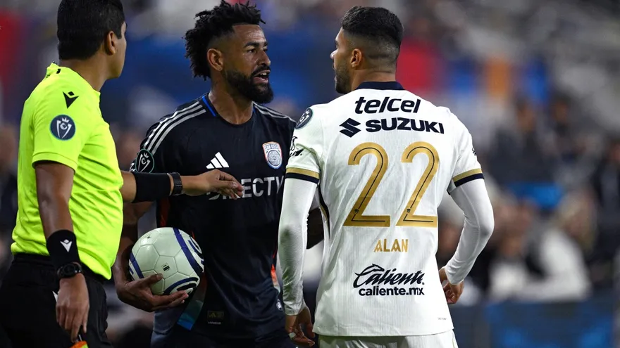 Aníbal Godoy en partido contra Pumas de México