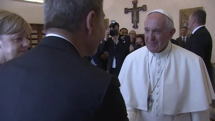 El papa y Merkel hablan de medio ambiente y terrorismo