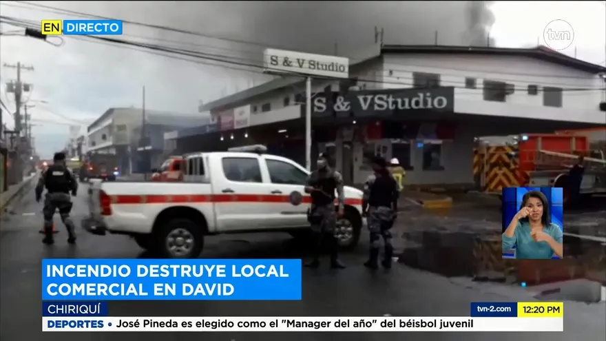 Bomberos inician investigación tras fuego en local comercial en David