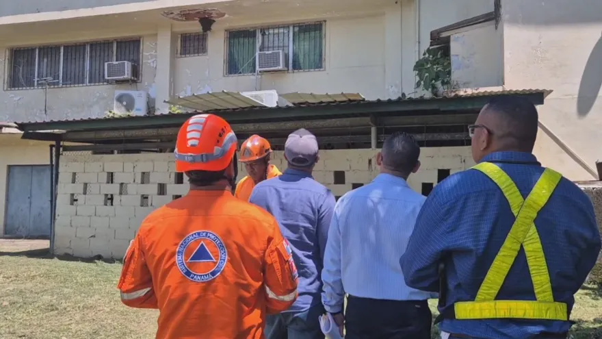 Ordenan evacuar el Centro de Salud de Montijo tras agravarse daños por el sismo