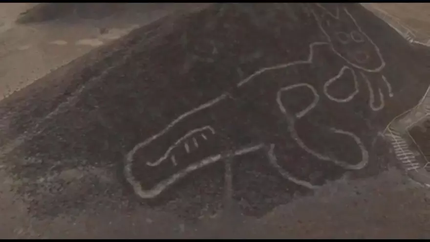 Descubren geoglifo de un gato gigante en las Líneas de Nasca en Perú