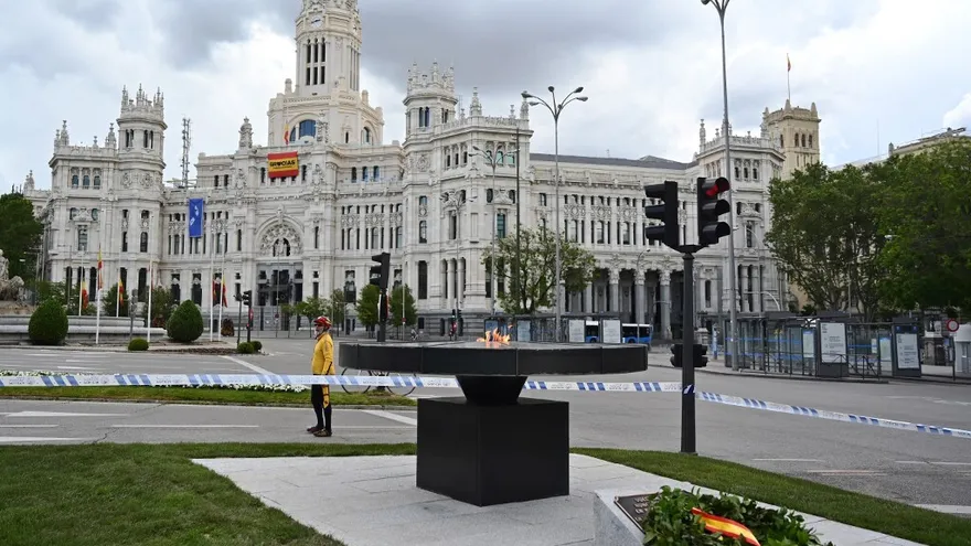 España mantiene Madrid y Barcelona bajo estricto confinamiento.