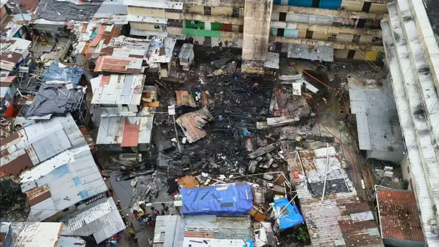 Un incendio de gran magnitud se registra este miércoles en una barraca de madera ubicada en el sector de Santa Cruz, en Curundú, informó a TVN-2.com el coronel Ángel Delgado, del Cuerpo de Bomberos de Panamá.