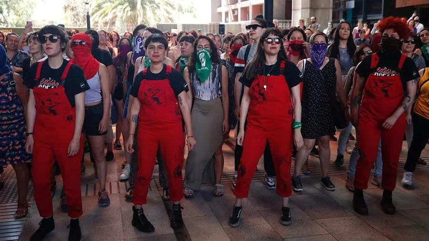 El colectivo feminista Las Tesis, Paula Stagne, Dafne Valdés, Sibila Sotomayor y Lea Cáceres