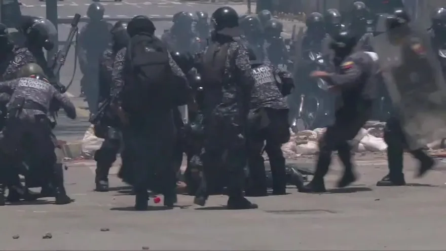 Militares heridos al explotar artefacto en Caracas