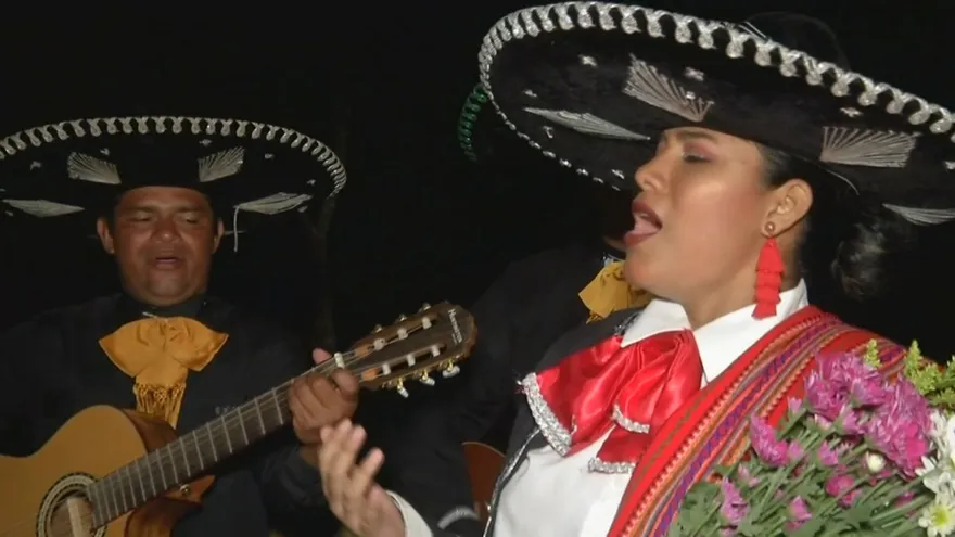 Ya se acerca el día de las madres y las agrupaciones de mariachis se preparan.