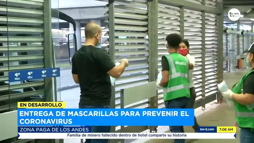 Distribuyen mascarillas en zonas pagas del metrobús