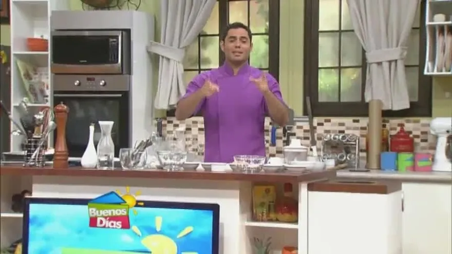 Hamburguesa de pollo con coriandro y salsa de pepinillo picante