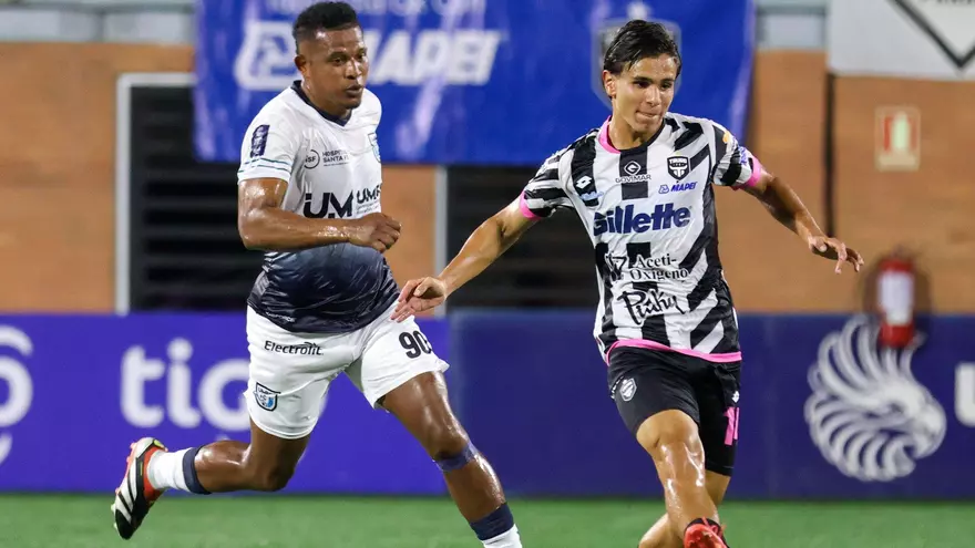 UMECIT FC y Tauro FC en acción