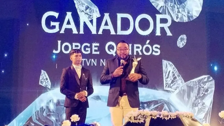 Jorge Quirós ganó el premio como Mejor Periodista de Televisión