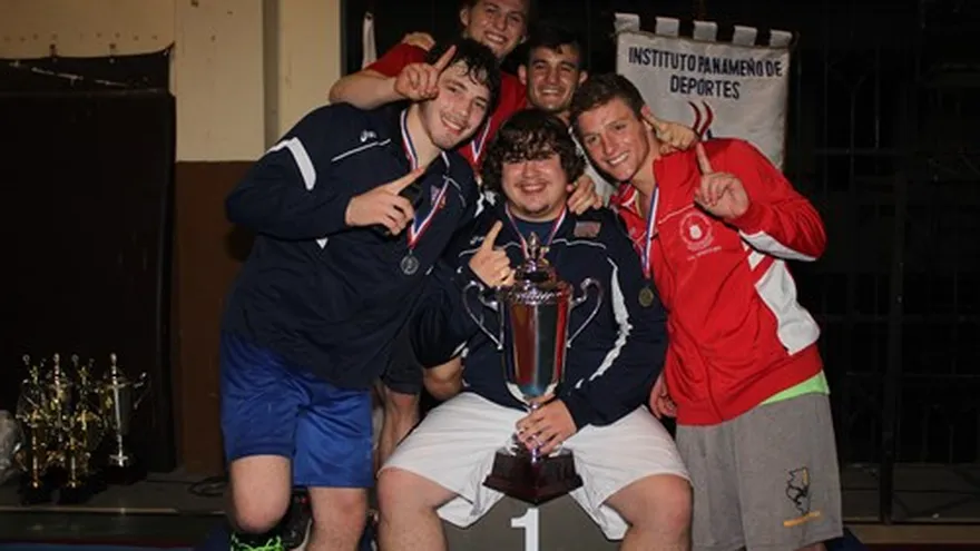 EE.UU. se apodera del estilo greco en Copa Eduardo Campbell