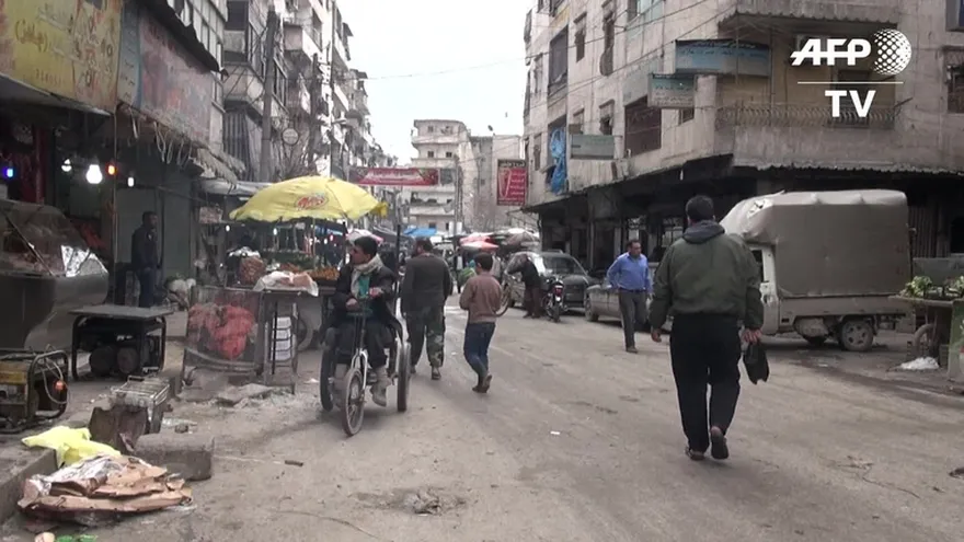 Sirios vuelven a las calles tras cese al fuego
