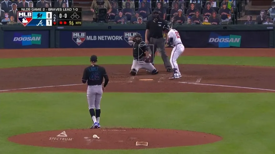 Jonrones de Swanson y d'Arnaud le dan triunfo a Bravos en serie divisional de Grandes Ligas