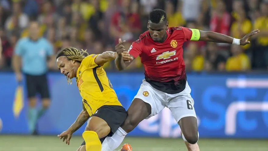 Mourinho le quita el brazalete a Pogba