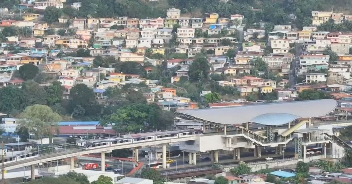 Autos chatarra serán removidos 'de inmediato' de la servidumbre en San Miguelito