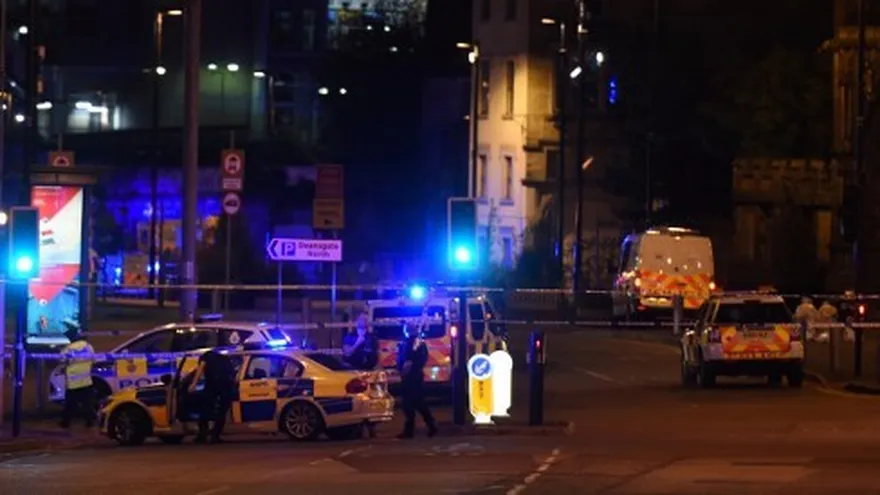 Varios muertos en estadio de Manchester donde actuaba Ariana Grande