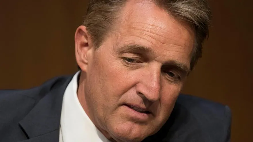 En la imagen, el senador republicano por Arizona, Jeff Flake.