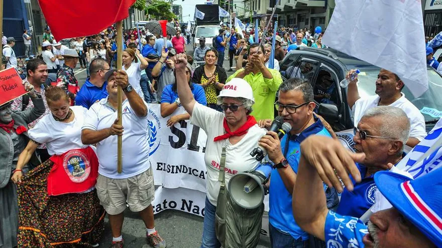 Según los datos de la estatal Caja Costarricense del Seguro Social (CCSS), que administra los centros de salud del país, a la huelga se ha sumado el 9,8 % del personal, pero en los principales hospitales del país la participación oscila entre el 28 % y el 35 %.