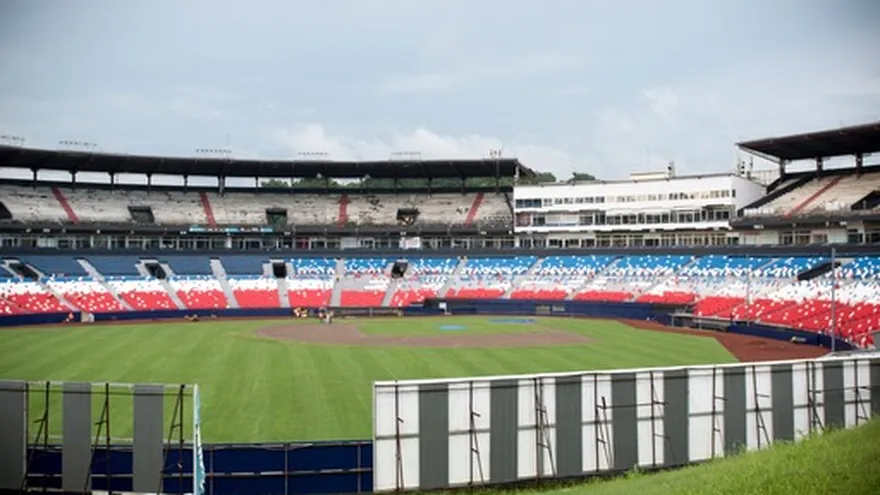 Trabajadores del estadio Rod Carew está en huelga