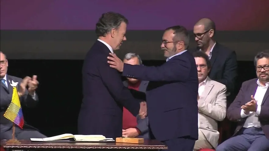 Firman nuevo acuerdo de paz en Colombia