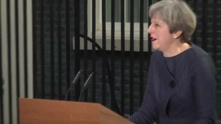 May llama a elecciones anticipadas en Reino Unido